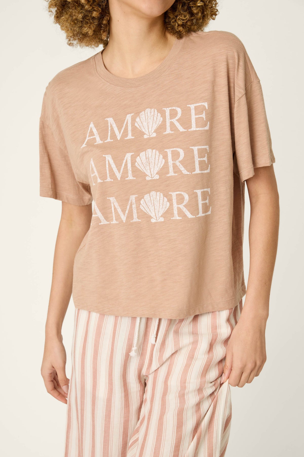 Vino Al Mare That's Amore T-Shirt - WARM TAUPE